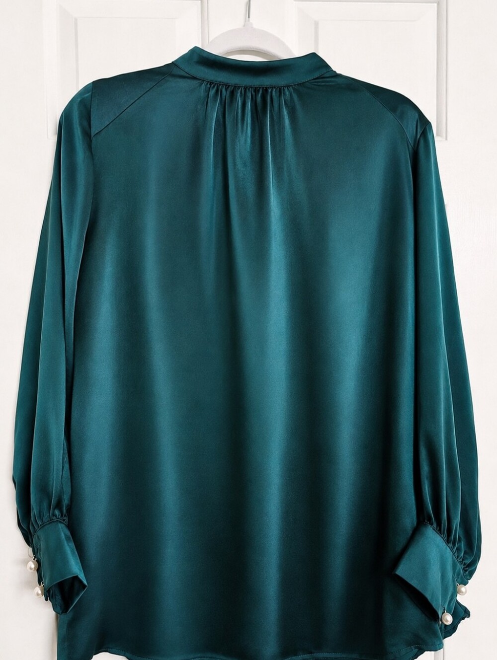 Eloquii Size 16 Emerald Green Satin Blouse Pearl Cuff Buttons Keyhole Back